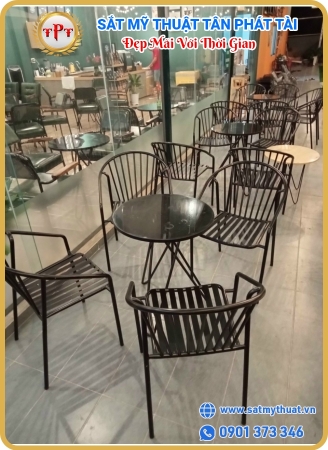 Bàn ghế sắt mỹ thuật 05