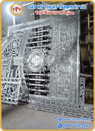 cửa công nhôm đúc