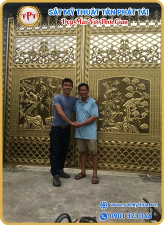 cửa công nhôm đúc