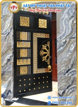 Cửa đi sắt mỹ thuật 04